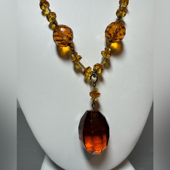 Jewelry - Vintage Amber-Colored Necklace